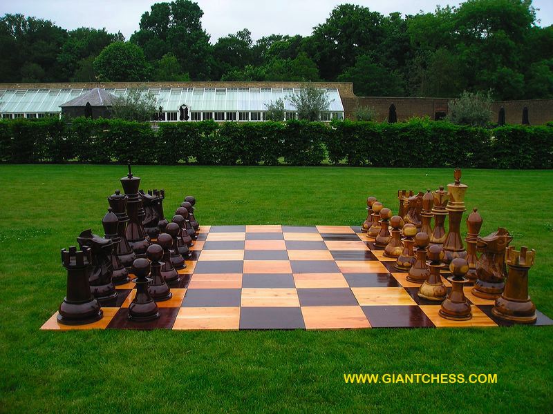 wooden_chess_board_london.jpg