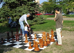 wood_giant_chess_08