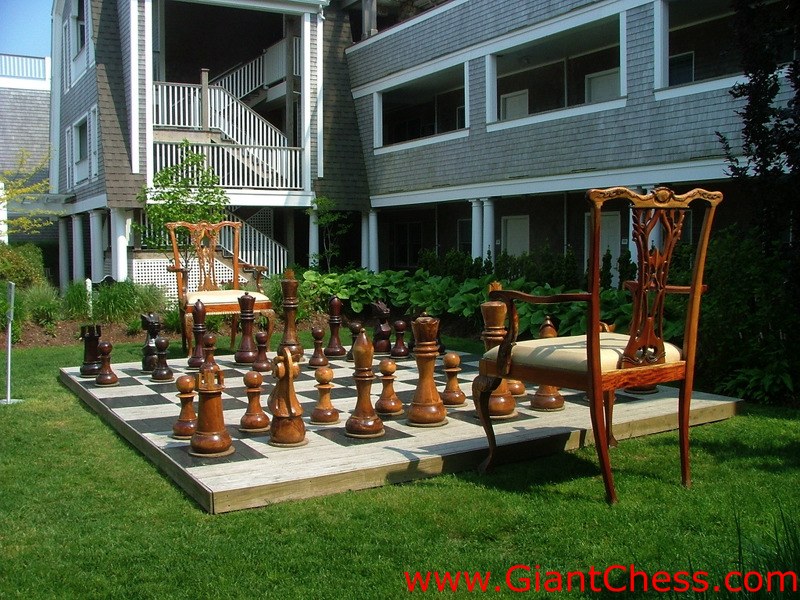 wood_giant_chess_01.jpg