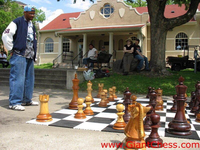 wood_giant_chess_04.jpg
