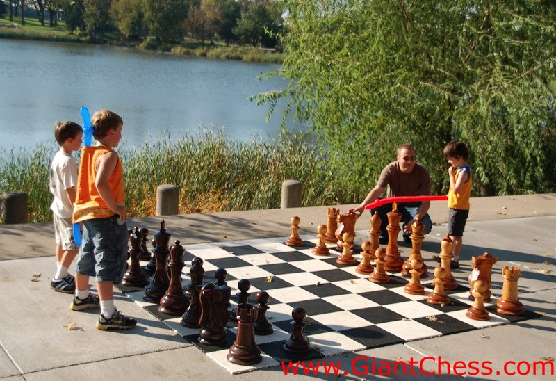 wood_giant_chess_48.jpg