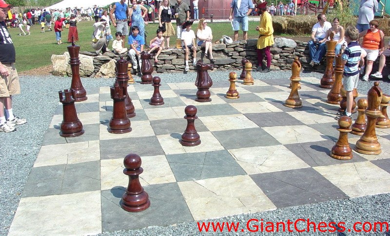 wood_giant_chess_64.jpg