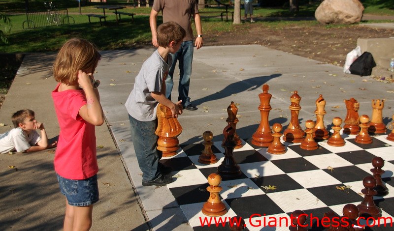 wood_giant_chess_72.jpg