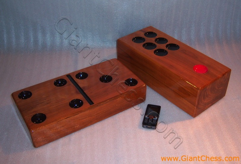 giant_dominoes_16inchi_03.jpg