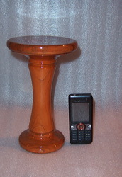 mini_stool_with_handphone