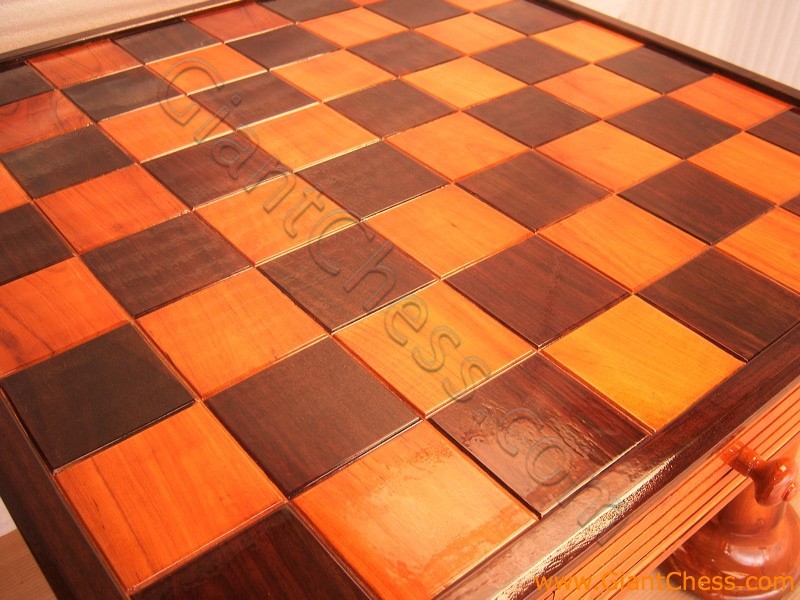 wooden_chess_table_02.jpg